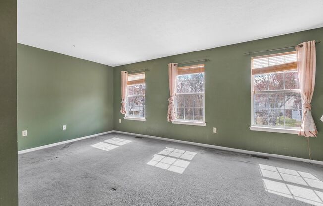 Amazing 3 BR/2 Full BA & 2 Half BA Townhome in Oxon Hill!