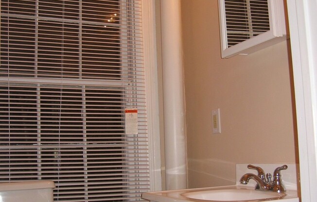 Three-Bedroom Townhome in Remington/Wyman Park - Covered Porch!