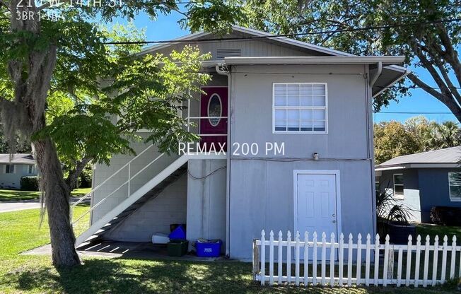 210 W 14 ST