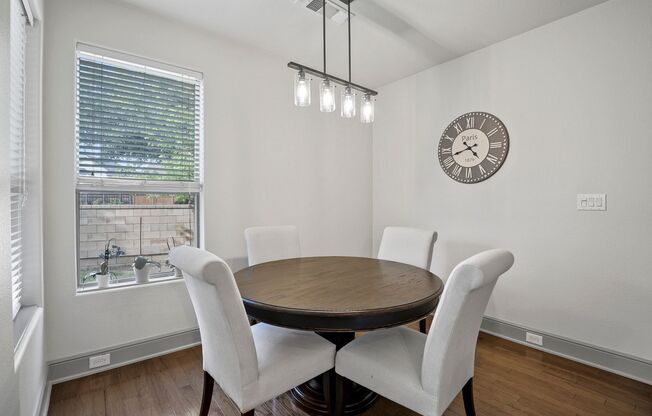 Stunning Townhome in Coves at Columbian Club
