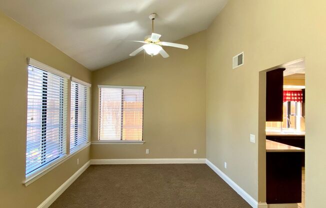 $2,295 Bullard & Fowler, 3 Bedroom - Amber Ave, Clovis