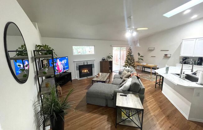 Remodeled 3-Bedroom Duplex Home in North Gig Harbor