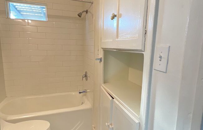 1 bed, 1 bath, $1,150, Unit M