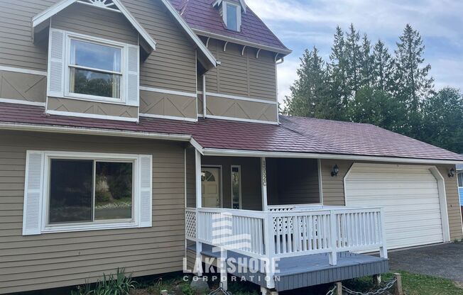 Spacious 4 Bed 3 Bath Lynnwood Home w/ Full Attached Mother-In-Law Unit!