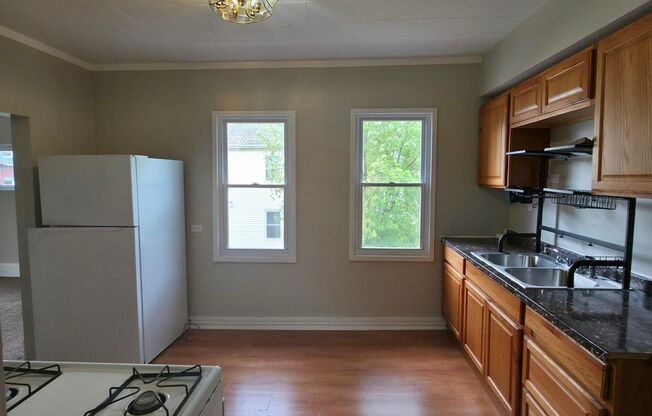 2976 - 2978 W 32nd St