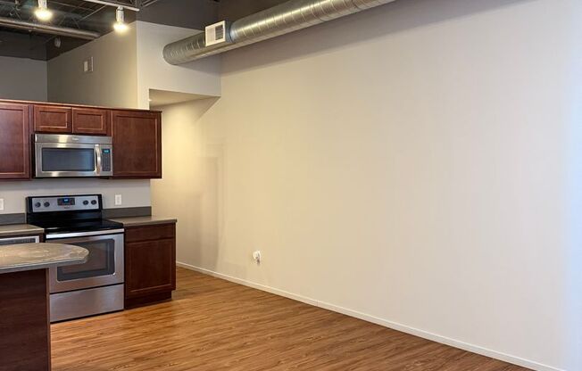 1 bed, 1 bath, 655 sqft, $1,195, Unit 216