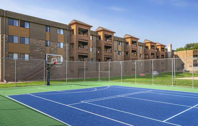 Willow Creek Apartments_Plymouth MN_sports court