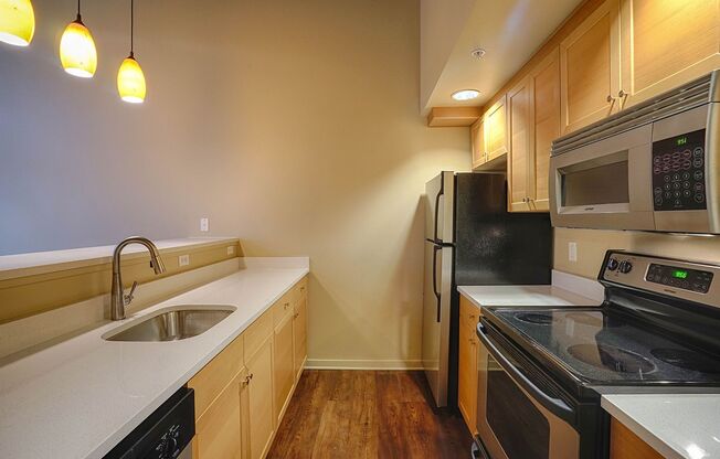 Studio, 1 bath, 799 sqft, $2,195, Unit 106