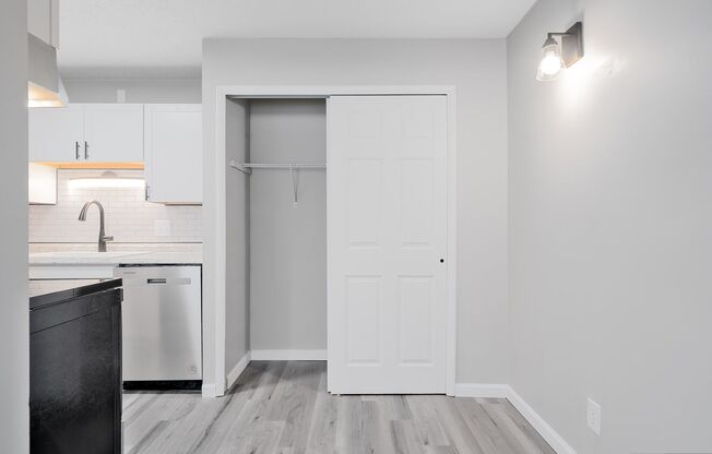 2 beds, 1 bath, 625 sqft, $1,099, Unit 1012 - 3C