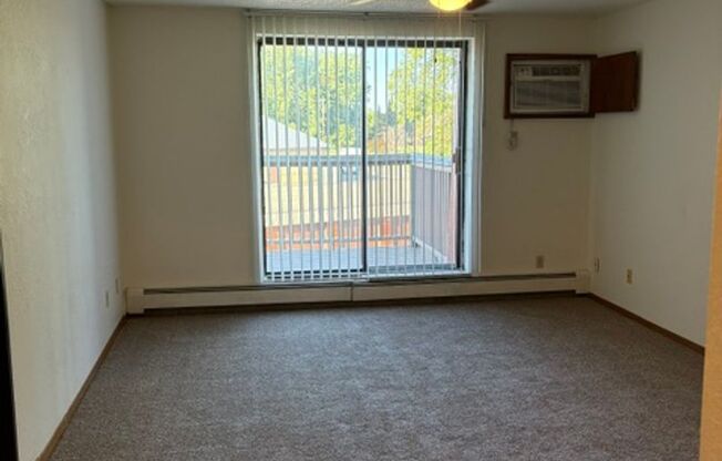 2 beds, 1 bath, 750 sqft, $850, Unit 78