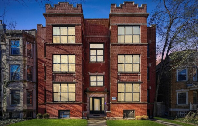 5422 S UNIVERSITY AVE