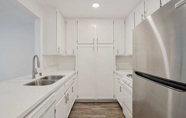 1 bed, 1 bath, 700 sqft, $1,748, Unit 120