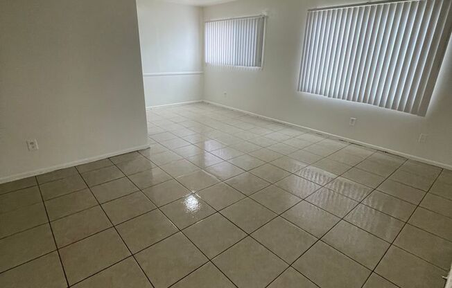 179 E Ralston
