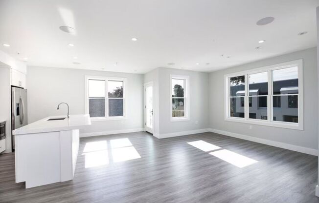 Stunning 2 Bd 1.5 Bath with Garage Parking minutes to North Quincy T, Available Now.