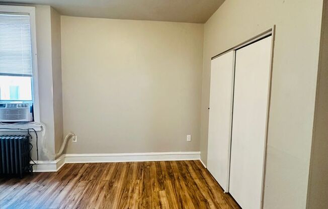 1 bed, 1 bath, 700 sqft, $1,100