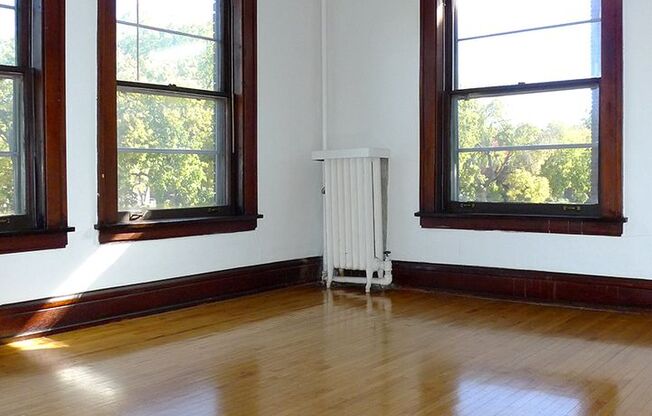 1 bed, 1 bath, 410 sqft, $960, Unit 22 - 12