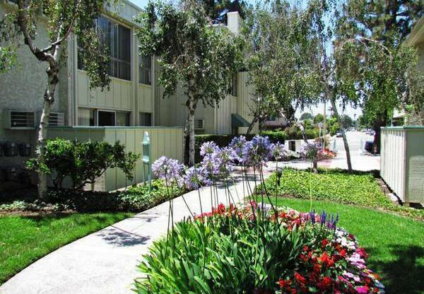 2 beds, 1 bath, 864 sqft, $2,400, Unit G271