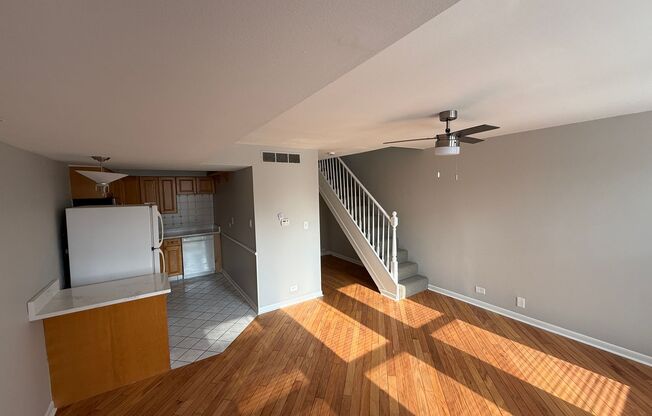 2 beds, 1.5 baths, $2,550, Unit 305