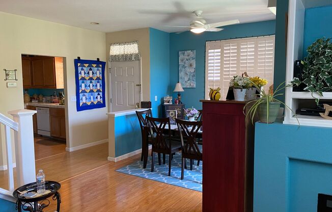 Beautiful 3BR/2.5BA Townhome Near Communication Hill