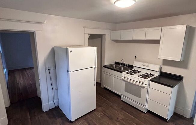 2 beds, 1 bath, 900 sqft, $1,135