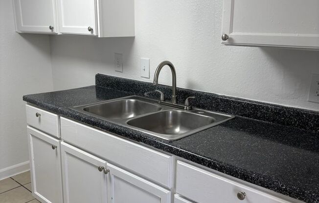 2 beds, 1 bath, 953 sqft, $1,349, Unit 563