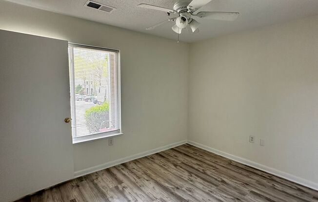 Private Bedroom Suite within Shared 4-Bedroom Condo in Lake Park Condos - Close Proximity to NCSU