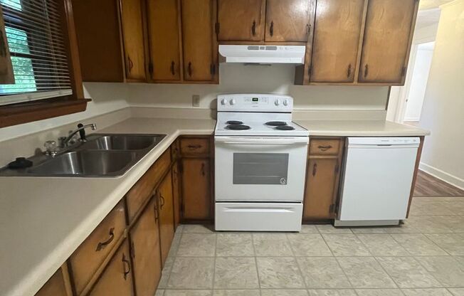 2 beds, 1 bath, 903 sqft, $1,140, Unit M-9