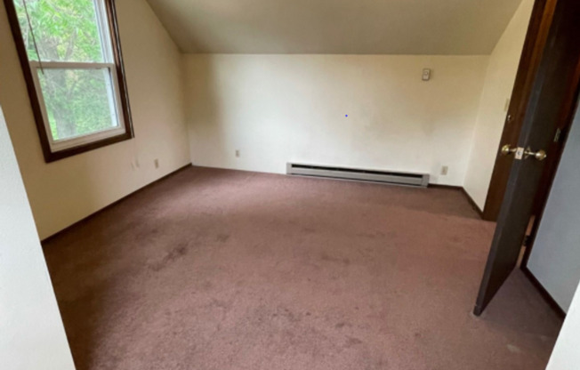 4 beds, 1 bath, $1,800