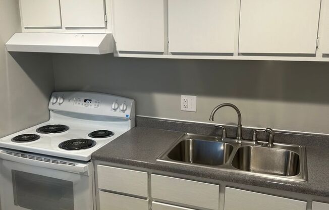 2 beds, 1 bath, 820 sqft, $1,600, Unit 23