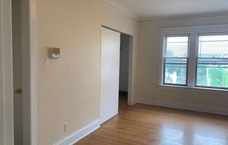 2 beds, 1 bath, $1,300, Unit 6