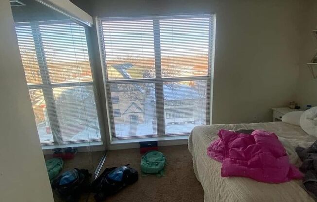 4 beds, 2 baths, $2,145, Unit 511