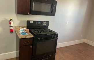 2 beds, 1 bath, $1,375, Unit Unit 2R