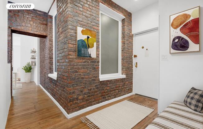 300 W 17 ST