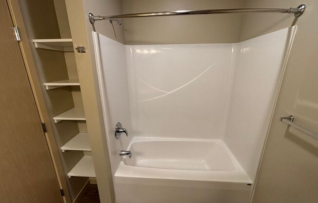Studio, 1 bath, 557 sqft, $1,565, Unit 104-311