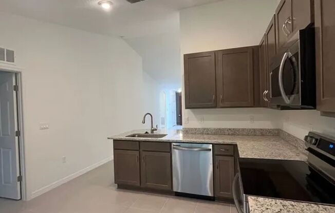 4 beds, 2 baths, $2,000, Unit Unit 1