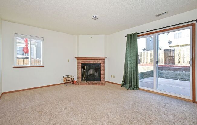 Updated 3bed 3bath home in D20 Schools!