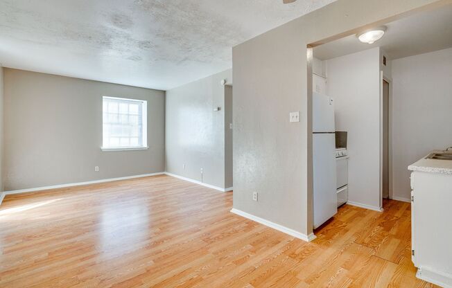 2 beds, 1 bath, 750 sqft, $875, Unit K713 - 307 - 205