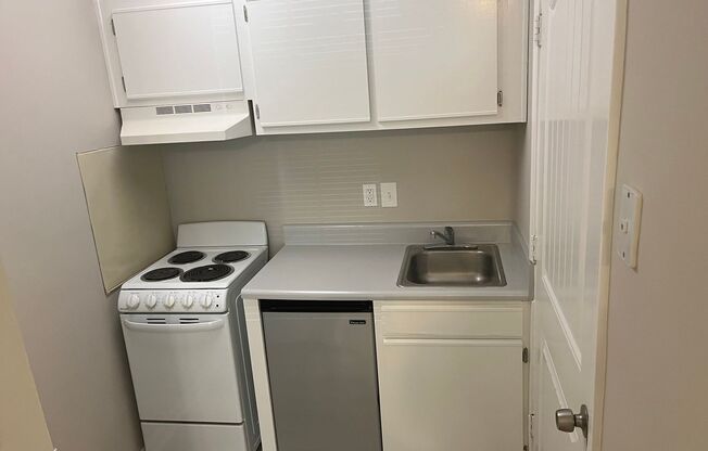 Studio, 1 bath, 288 sqft, $1,045, Unit 23-B