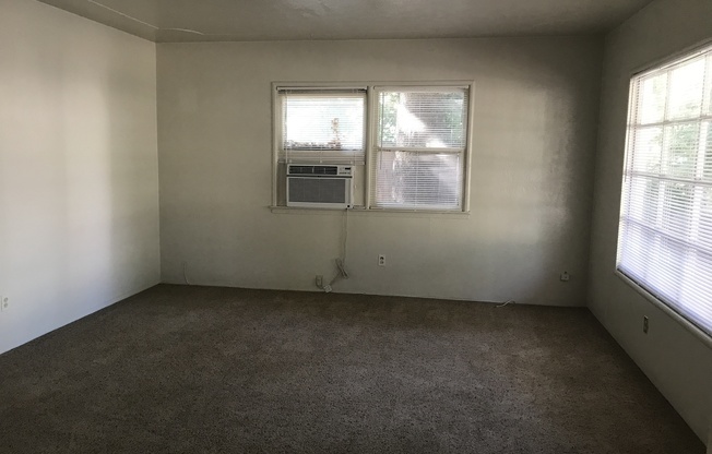 2 beds, 1 bath, $1,595