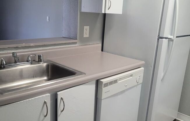 3 beds, 1.5 baths, 1,059 sqft, $1,575, Unit 601 E204