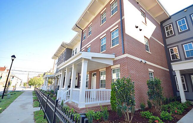 2 beds, 2 baths, 981 sqft, $1,400, Unit 307