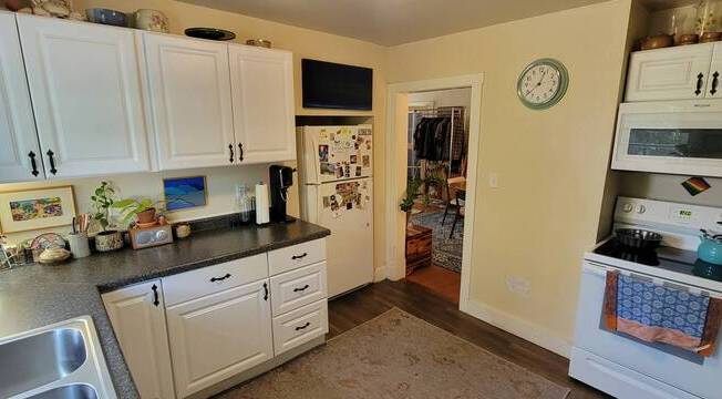 3 beds, 1 bath, 1,400 sqft, $1,600