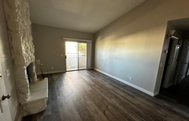 2 beds, 1 bath, $1,295
