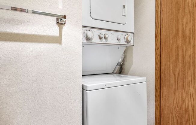 1 bed, 1 bath, 609 sqft, $1,475, Unit 402
