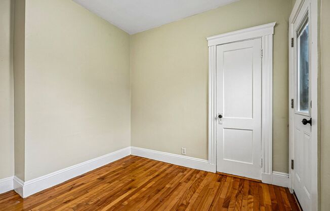 1 bed, 1 bath, $2,400, Unit 5S-7