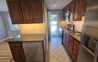 2 beds, 1.5 baths, 1,000 sqft, $3,300, Unit B