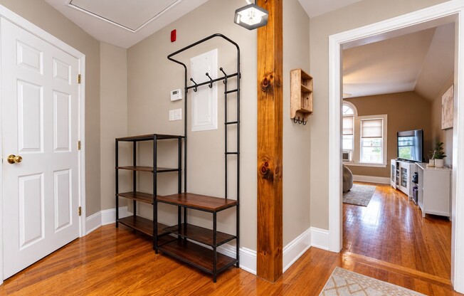 1 bed, 1 bath, 925 sqft, $2,050, Unit 3