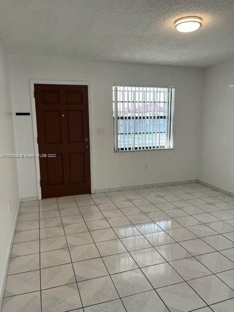 961 W 44 ST