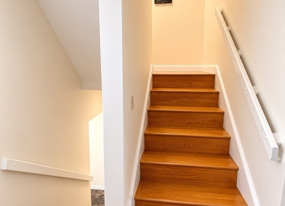 3 beds, 3.5 baths, 1,900 sqft, $4,800, Unit TH-3