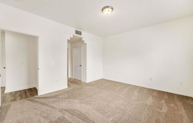 2 beds, 2 baths, $1,200, Unit # 1044